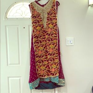 Sleeveless pakistani outfit adorned with pearls